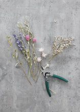 Load image into Gallery viewer, Dried Flowers Bouquet