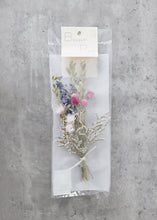 Load image into Gallery viewer, Dried Flowers Bouquet