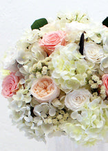 Load image into Gallery viewer, Pack of 8 - Preserved Rose Heads in Champagne White
