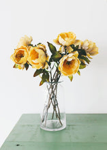 Load image into Gallery viewer, Everyday Clear Glass Floral Vase - 11.25&quot; Tall
