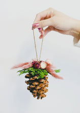 Load image into Gallery viewer, Preserved Boxwood Bundle
