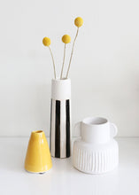 Load image into Gallery viewer, Pack of 10 - Dried Billy Buttons - Craspedia in Natural Yellow
