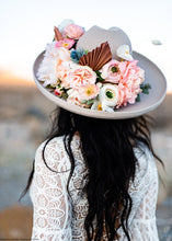 Load image into Gallery viewer, Silk Ranunculus in Cream - 13"
